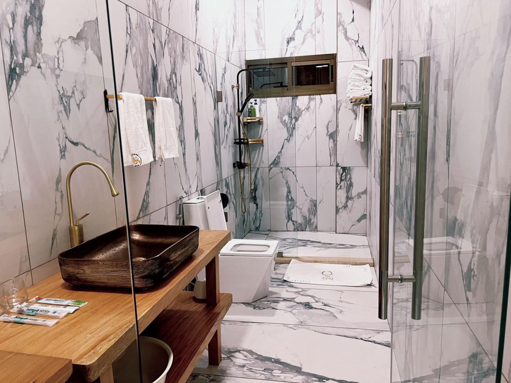 Grand Leone Hotel Freetown Dış mekan fotoğraf